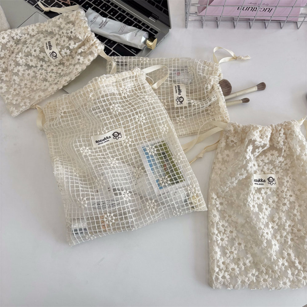 Kant geborduurde Daisy Mesh ma - Travel Accessories Pouch recensie en prijs